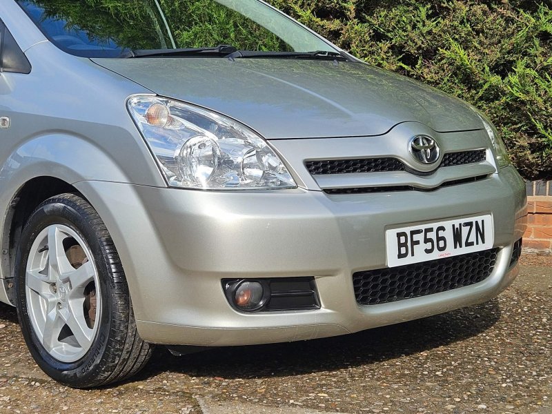 TOYOTA COROLLA VERSO