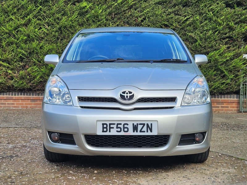 TOYOTA COROLLA VERSO