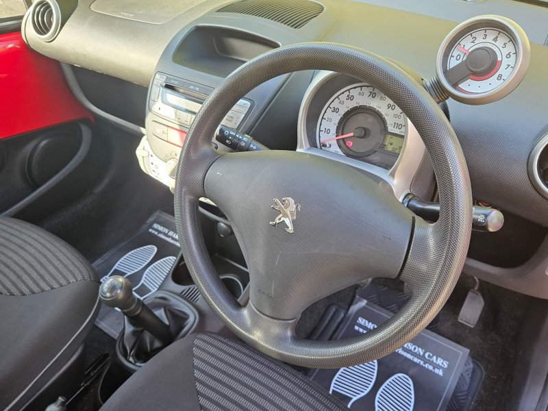 PEUGEOT 107