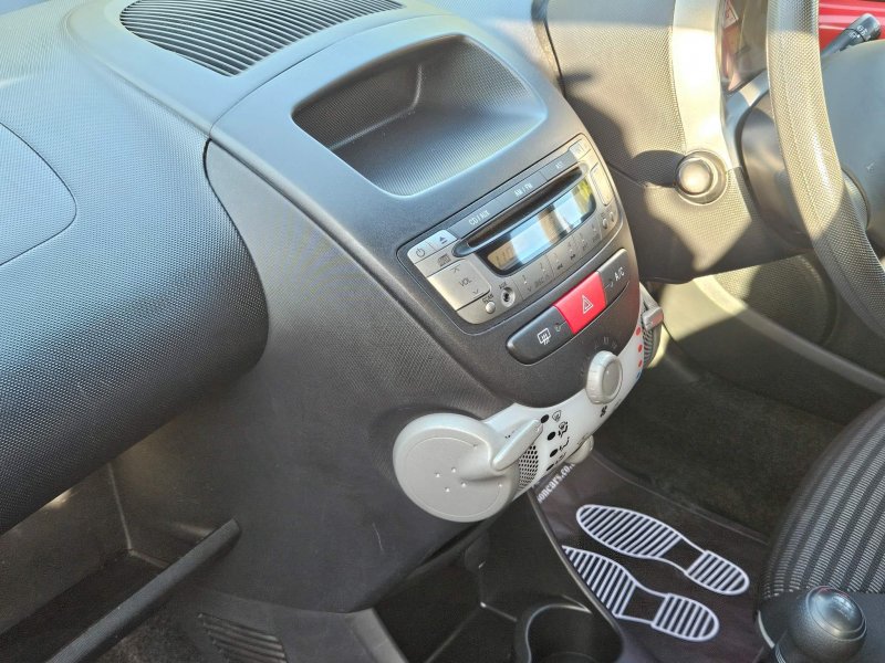 PEUGEOT 107