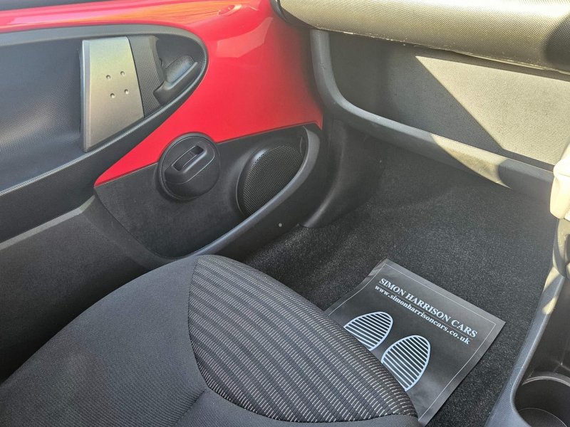 PEUGEOT 107