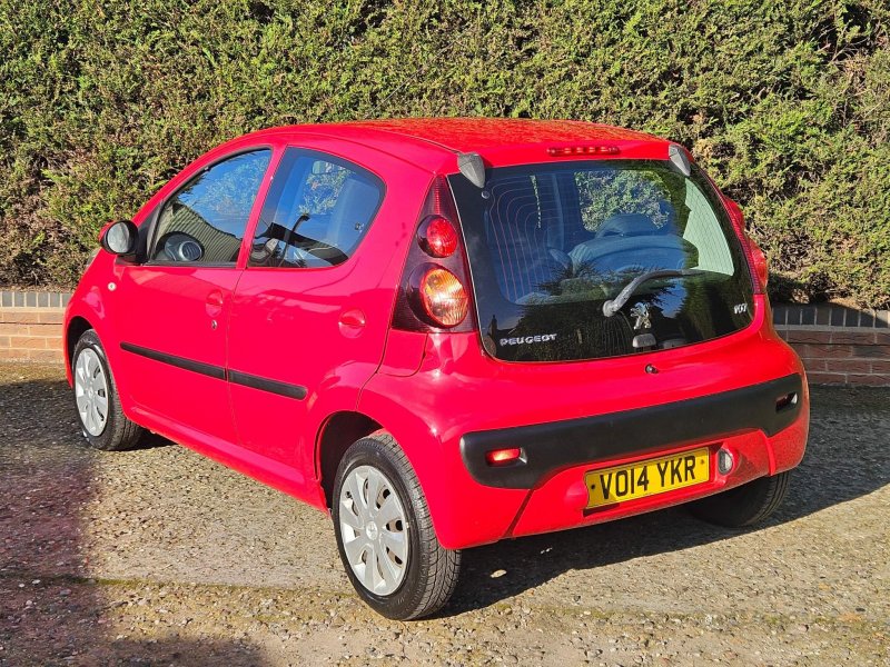 PEUGEOT 107