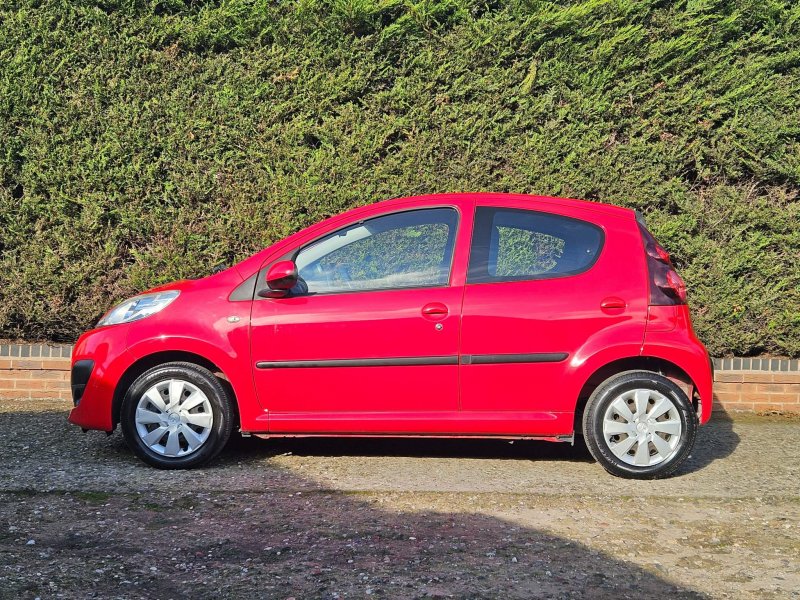 PEUGEOT 107