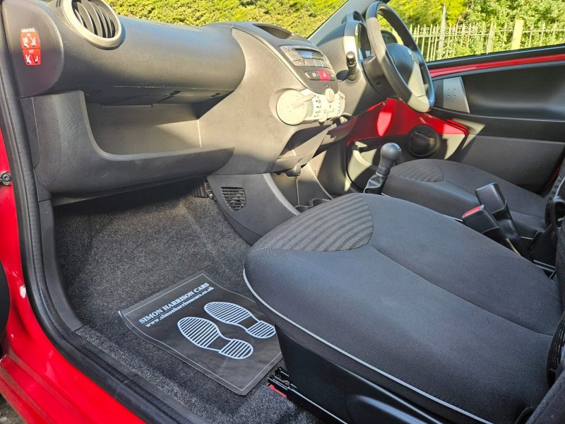 PEUGEOT 107