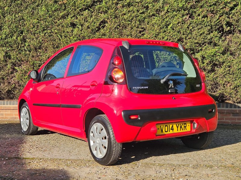 PEUGEOT 107