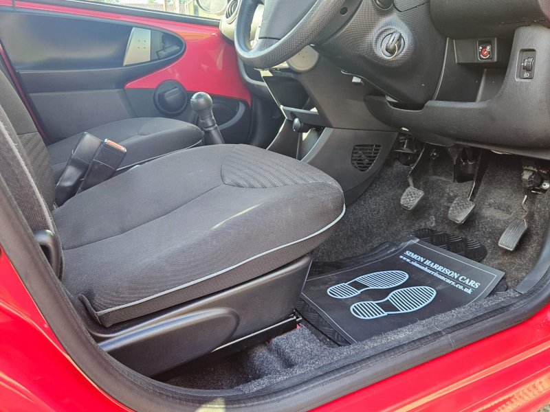 PEUGEOT 107