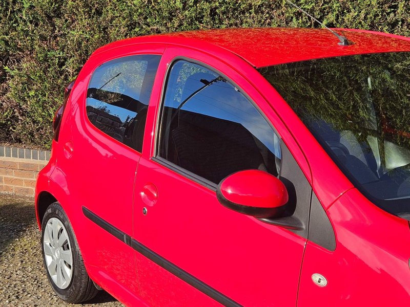 PEUGEOT 107