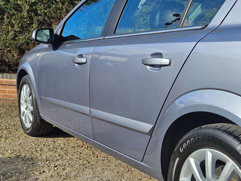 VAUXHALL ASTRA