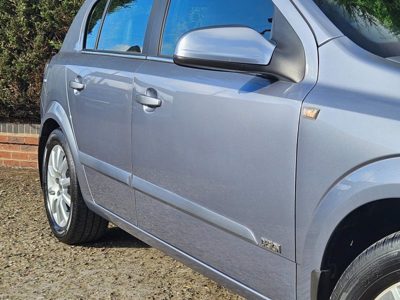 VAUXHALL ASTRA