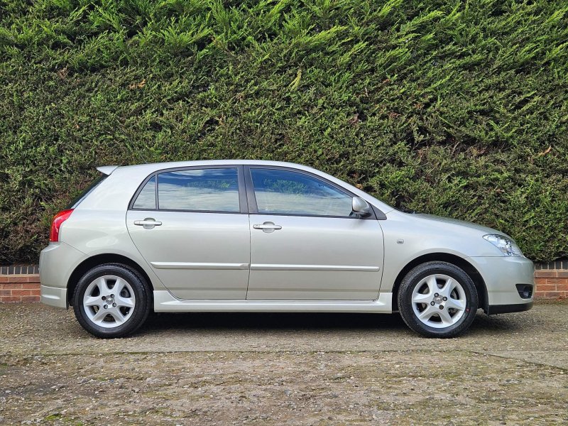 TOYOTA COROLLA