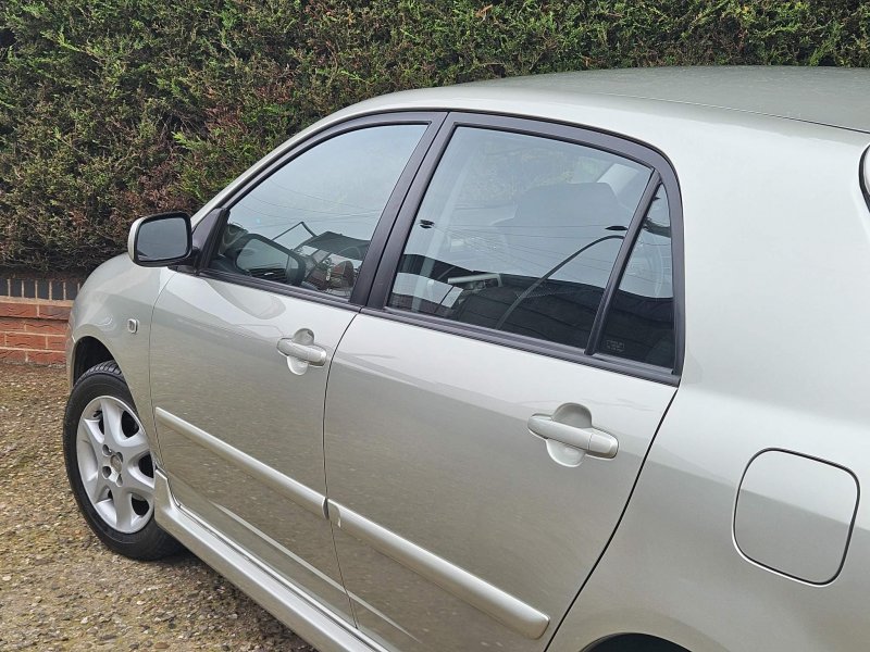 TOYOTA COROLLA