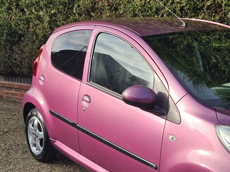 PEUGEOT 107
