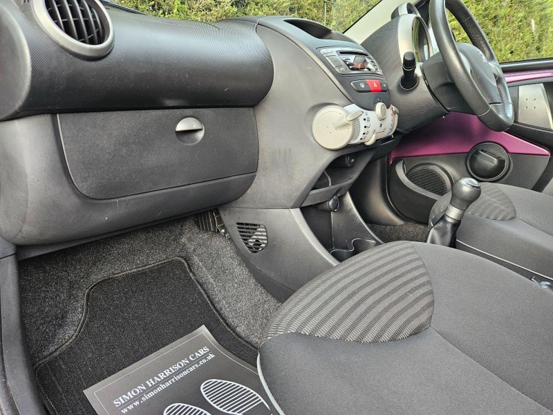 PEUGEOT 107