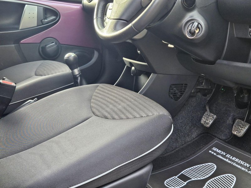 PEUGEOT 107
