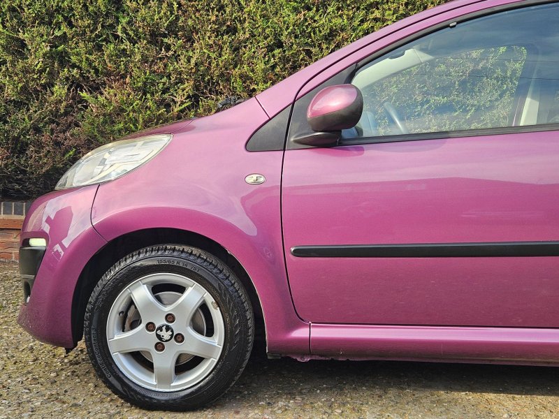 PEUGEOT 107