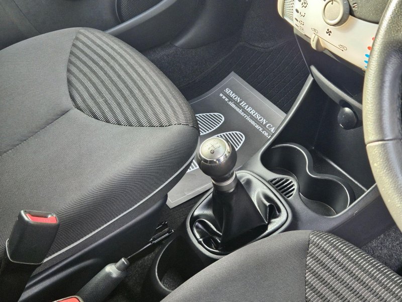 PEUGEOT 107