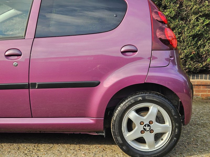 PEUGEOT 107