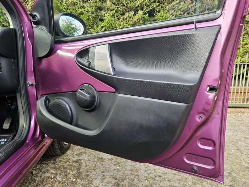 PEUGEOT 107
