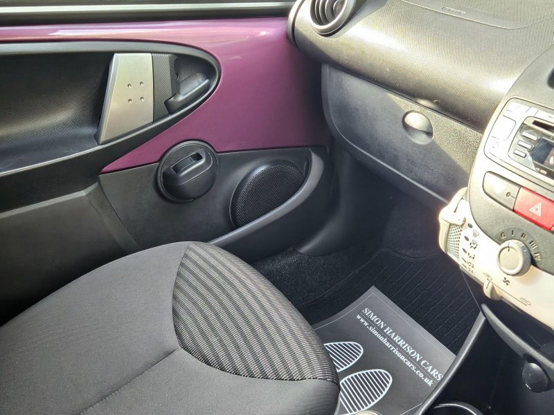 PEUGEOT 107