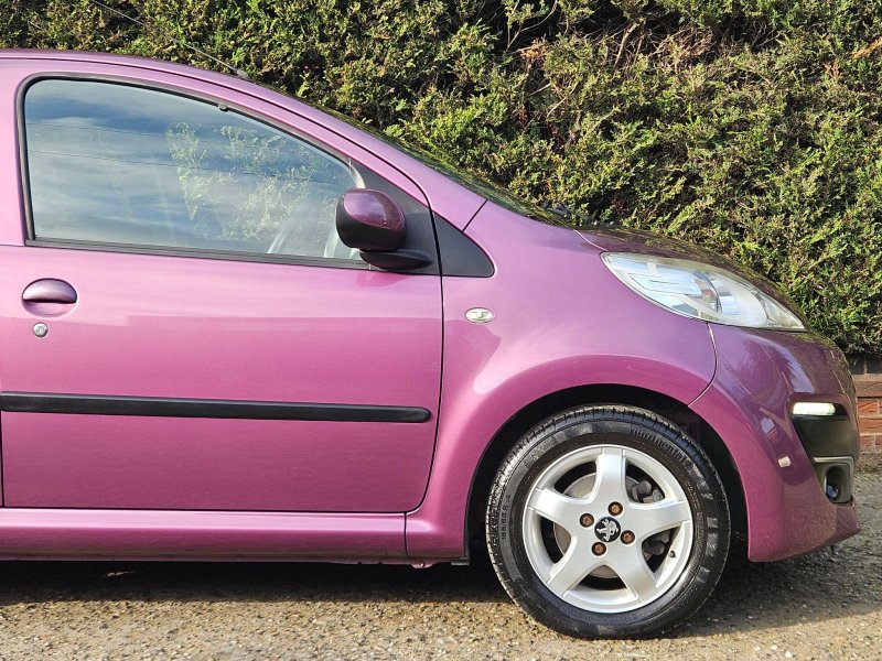 PEUGEOT 107