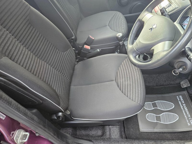 PEUGEOT 107