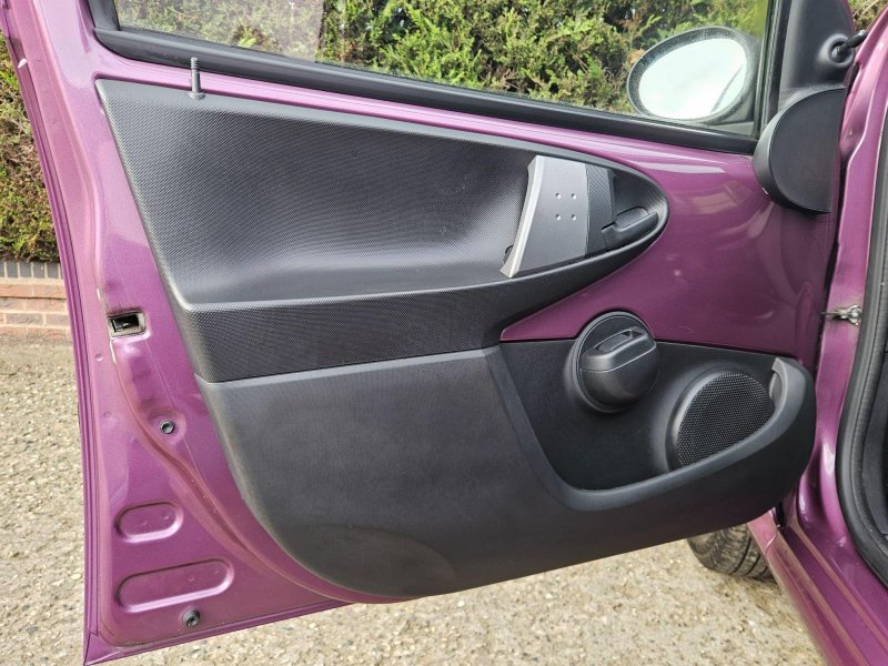 PEUGEOT 107