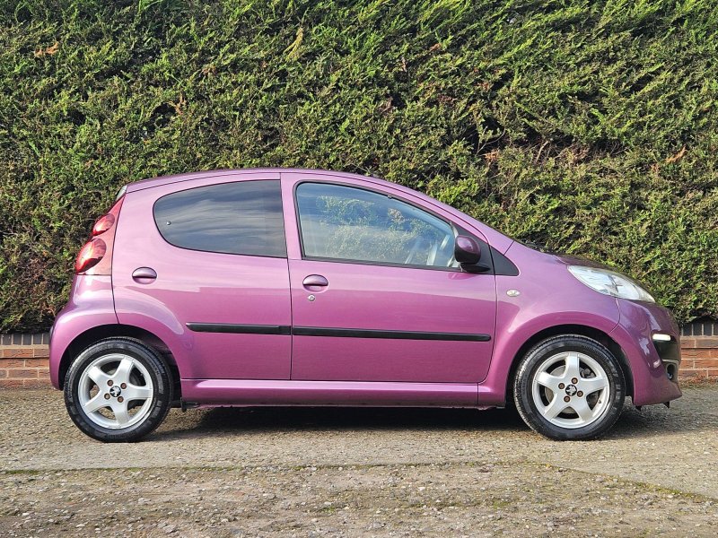 PEUGEOT 107