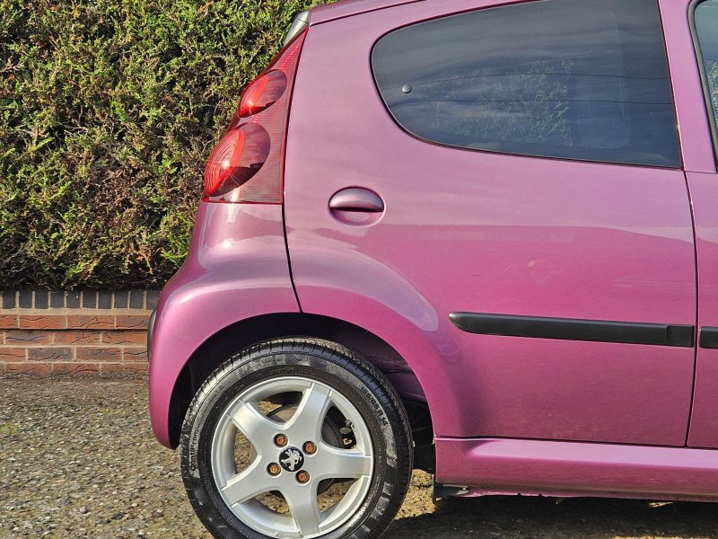 PEUGEOT 107