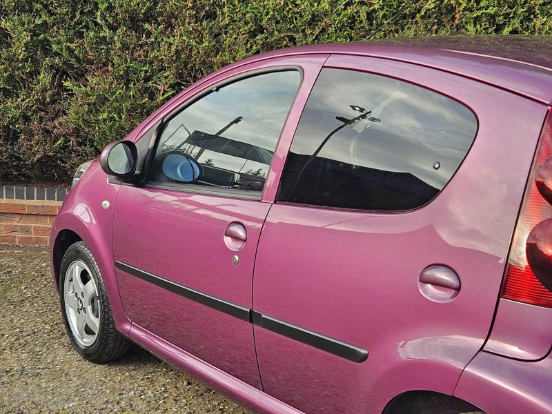 PEUGEOT 107