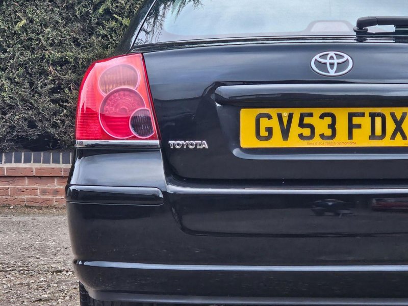 TOYOTA AVENSIS