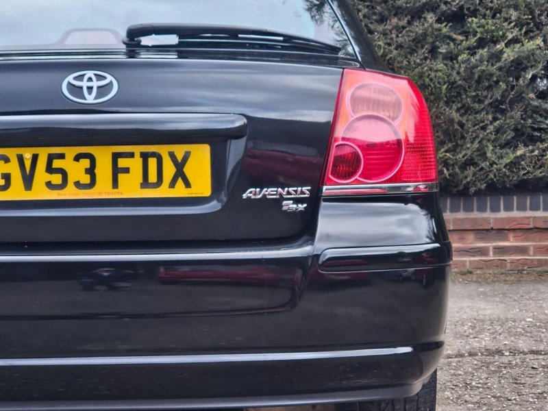 TOYOTA AVENSIS