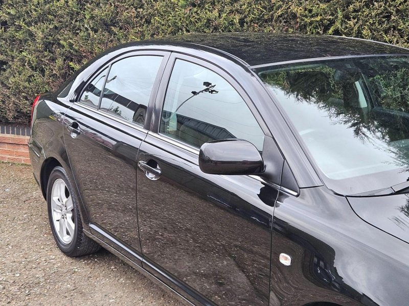 TOYOTA AVENSIS
