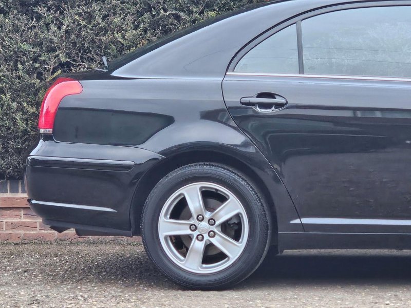 TOYOTA AVENSIS