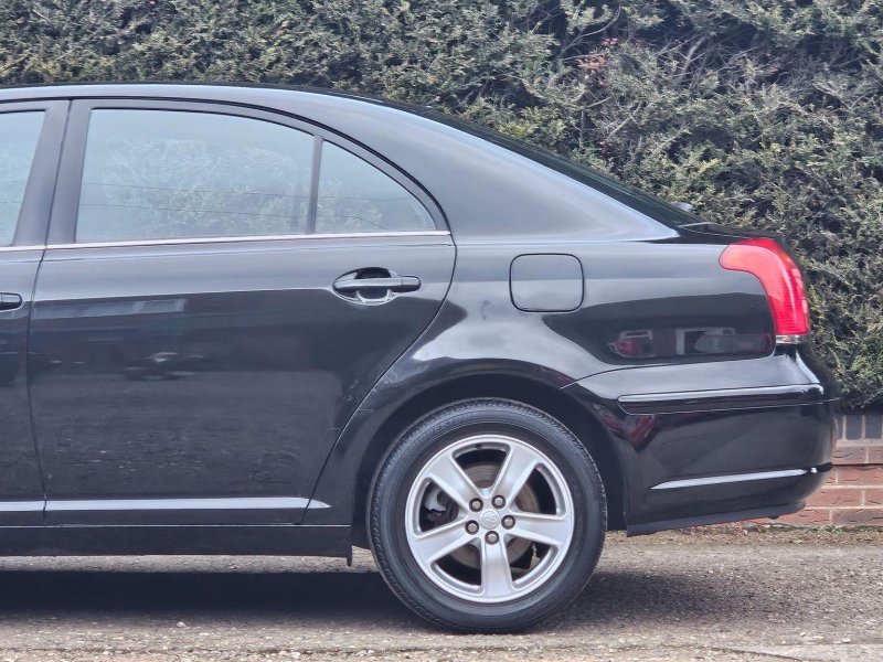 TOYOTA AVENSIS