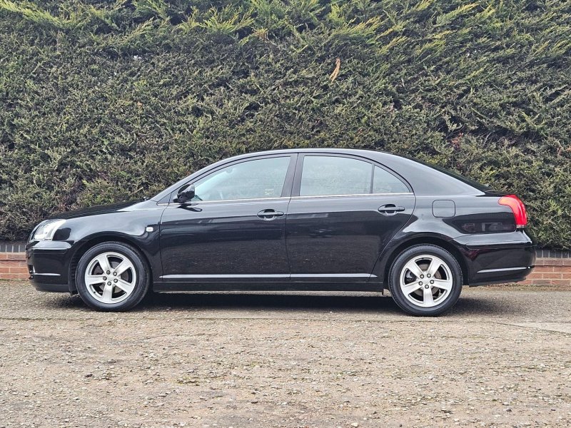 TOYOTA AVENSIS