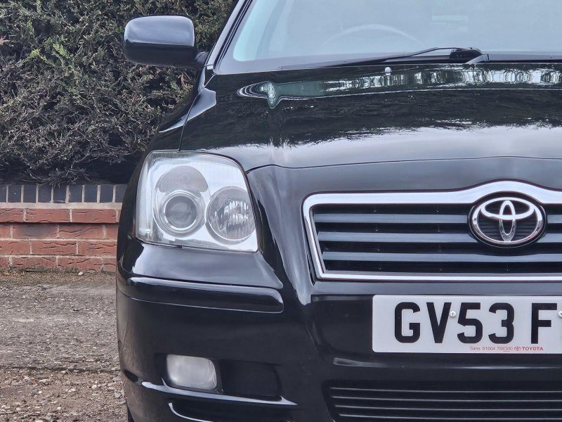 TOYOTA AVENSIS