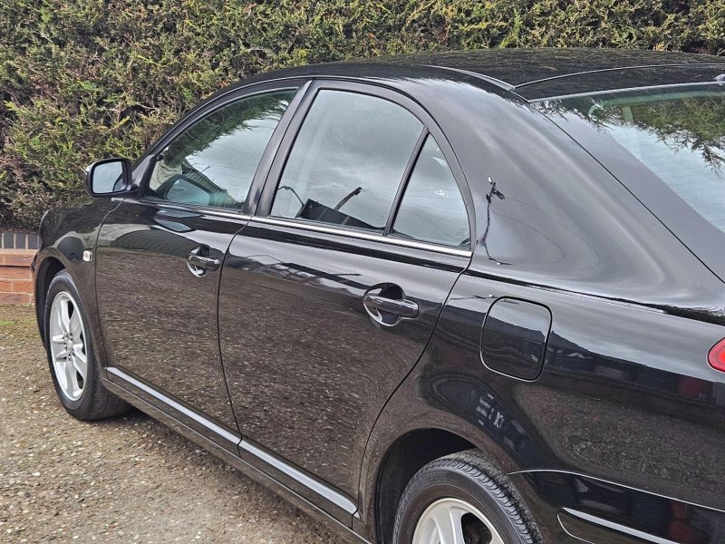 TOYOTA AVENSIS
