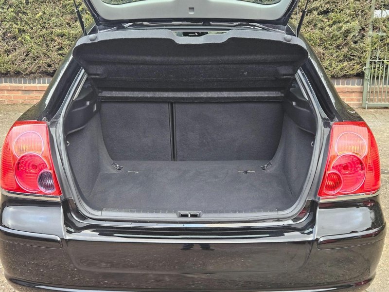TOYOTA AVENSIS