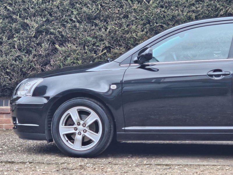 TOYOTA AVENSIS