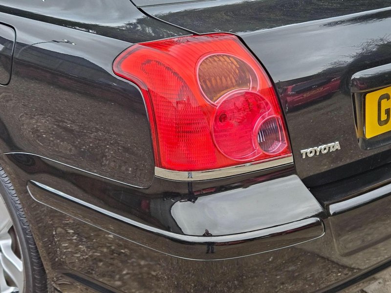 TOYOTA AVENSIS