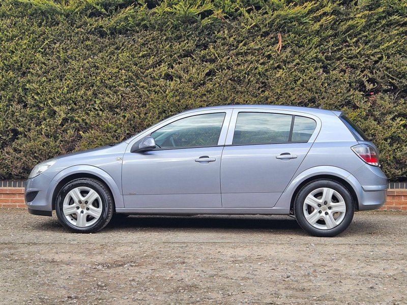 VAUXHALL ASTRA