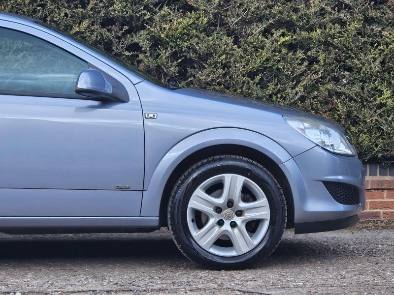 VAUXHALL ASTRA