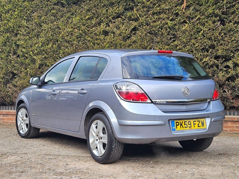 VAUXHALL ASTRA