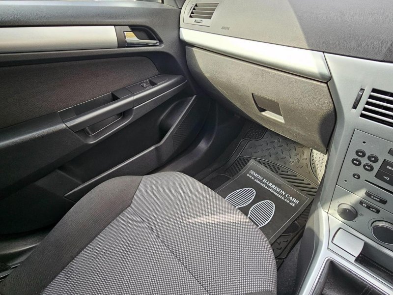 VAUXHALL ASTRA