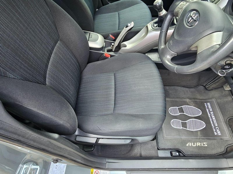 TOYOTA AURIS