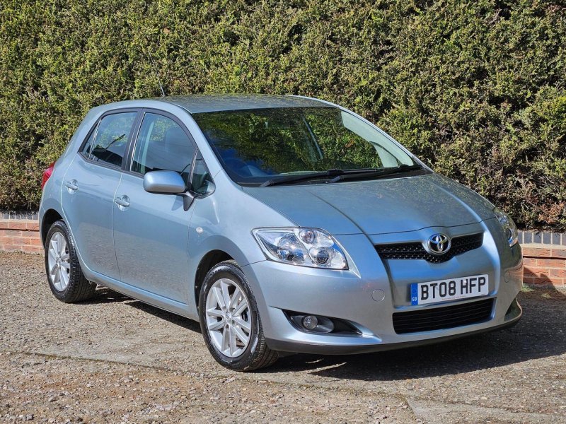 TOYOTA AURIS