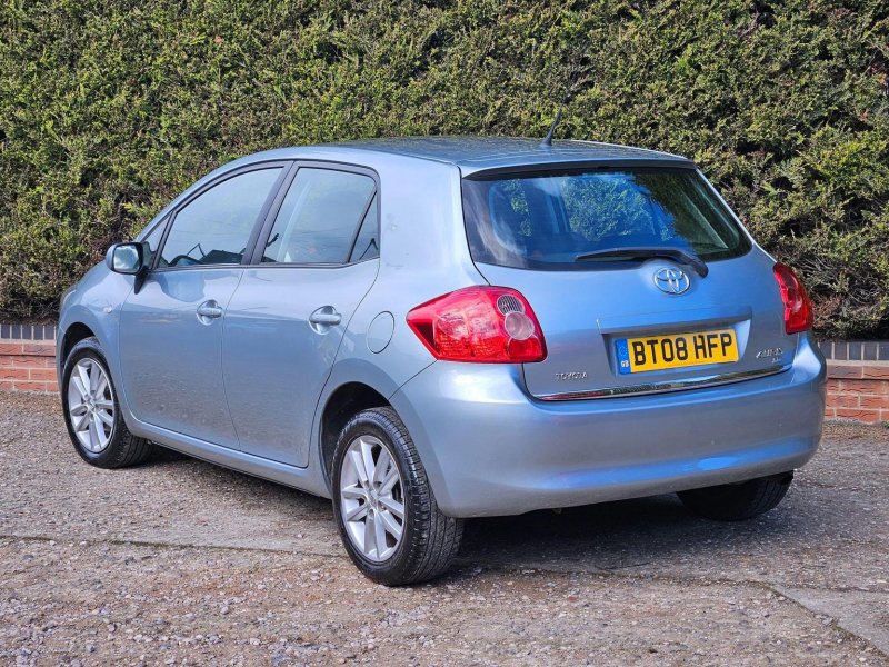 TOYOTA AURIS