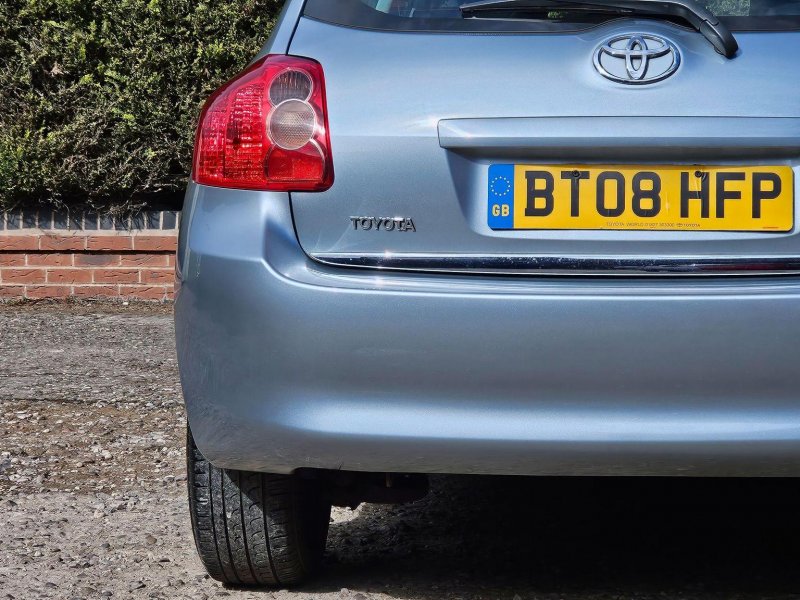 TOYOTA AURIS
