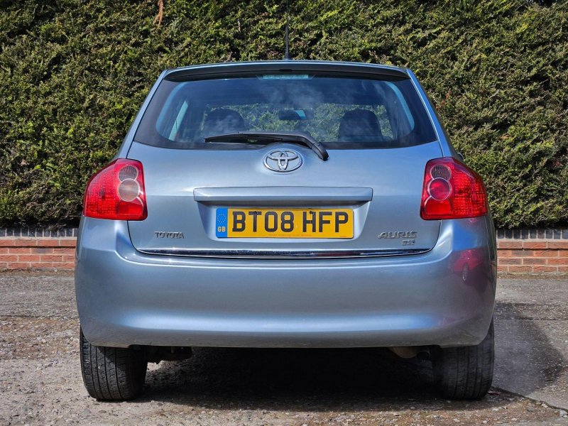 TOYOTA AURIS
