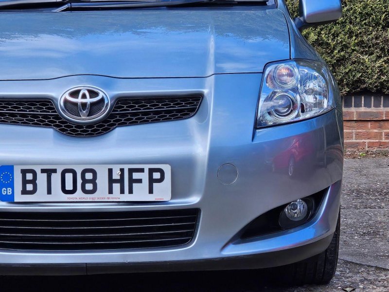 TOYOTA AURIS